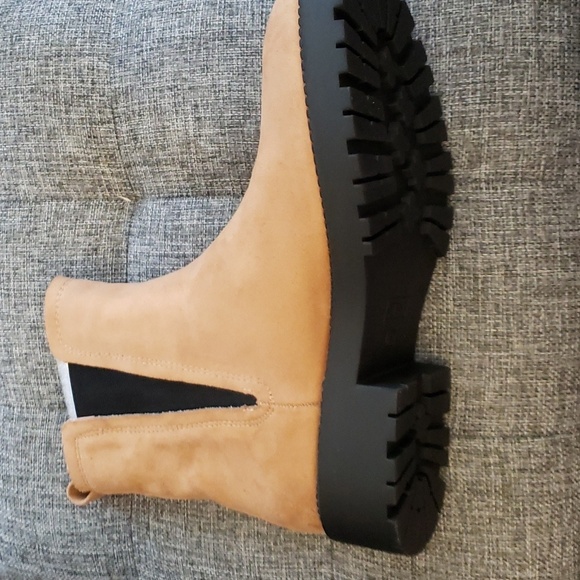 LPCBDEE Chelsea Lug Sole Slip-on Boots in Tan Size 7.5 - Picture 4 of 10